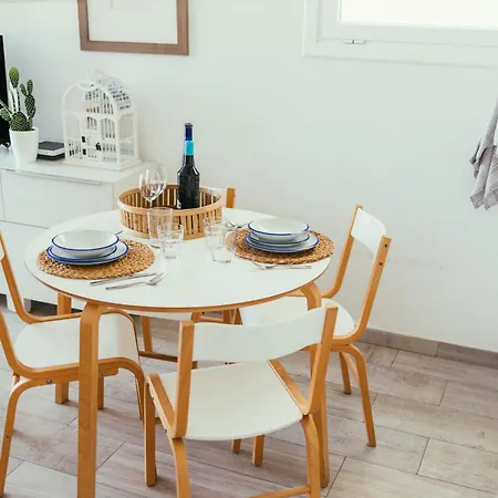 Playa Chica - Cozy & Comfy, Balcony, 2 Min To Beach Tías